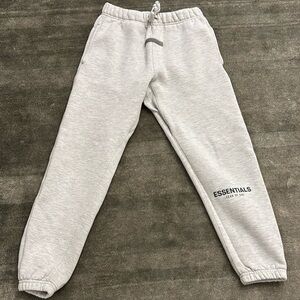 Fear of God Essentials Kids Light Heather Grey Size 10